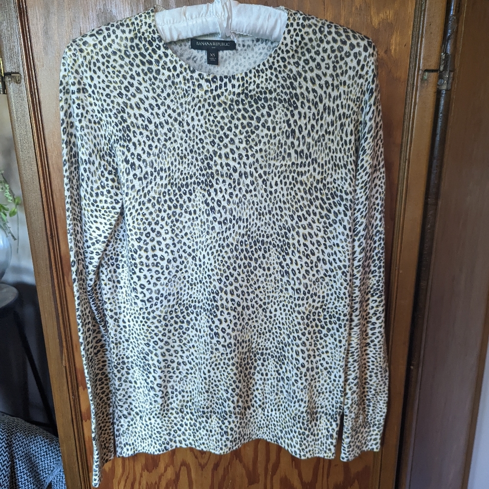 Forever Banana Republic Sweater. XS